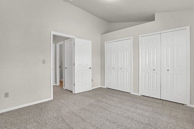 Building Photo - 6925 Yellowpine Dr