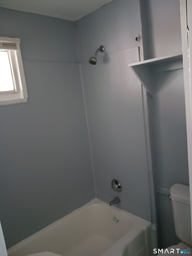 Building Photo - 26 Crescent St