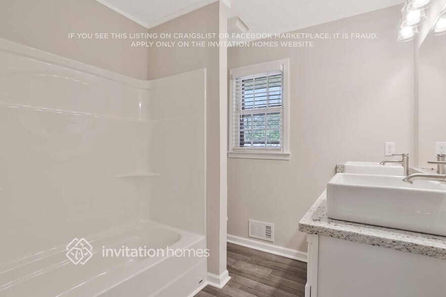 Building Photo - 3647 Mill Lake Dr