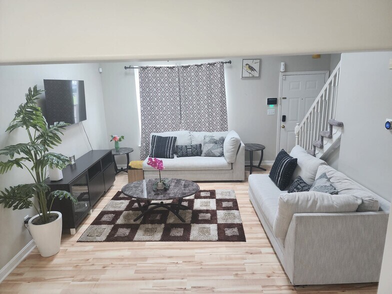 Building Photo - 300 Windy Oak Run