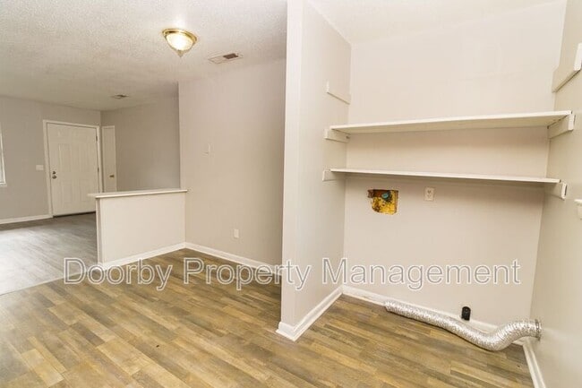 Building Photo - 6413 Basswood Ln