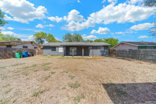 Building Photo - 4851 Castle Arms Dr
