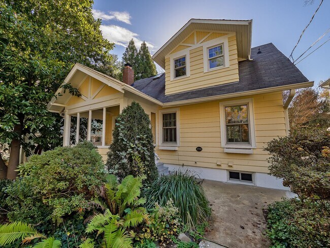 Building Photo - Charming, Renovated Bungalow in NW DC Tenley Area