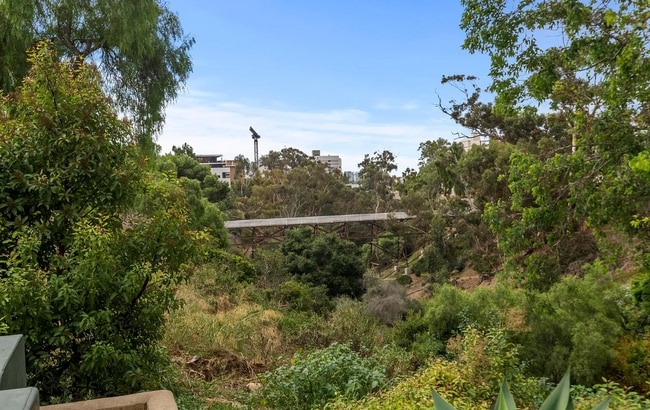 Building Photo - 475 Redwood St