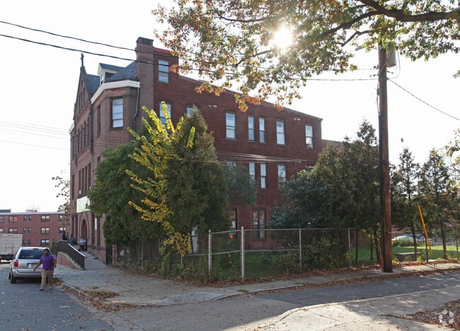 Building Photo - 908 Valley St