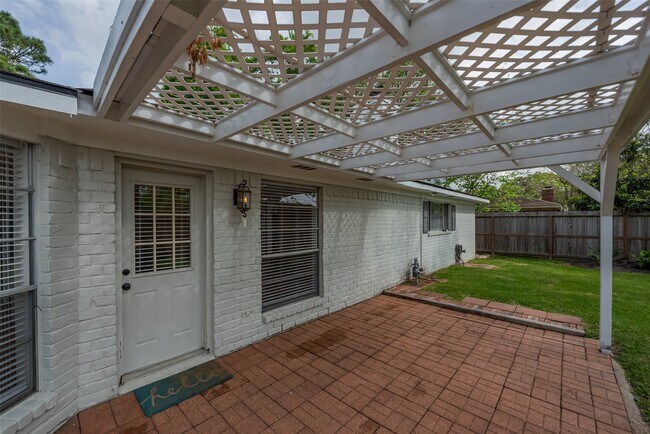 Building Photo - 730 Seamaster Dr