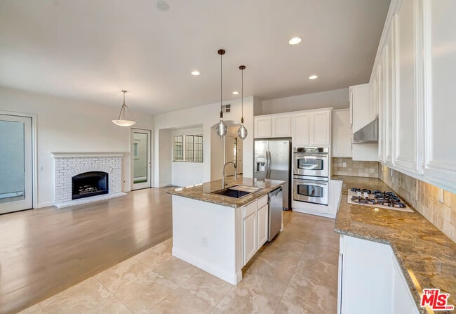 Building Photo - 24819 Cll Cedro