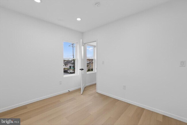 Building Photo - 2932 Yost Pl NE