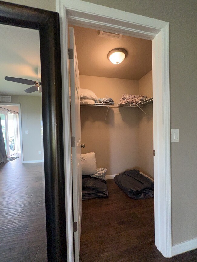 Building Photo - 1206 Venus Loop