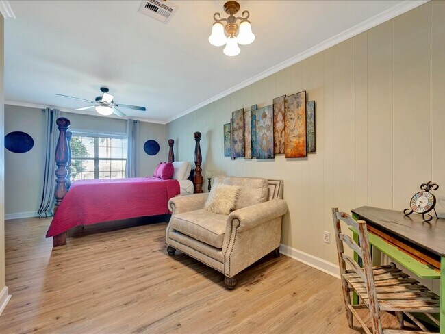 Building Photo - 683 Water View Dr
