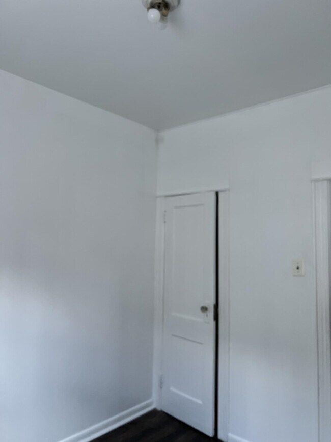 Building Photo - 110 67th St