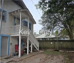 Building Photo - 2307 1/2 A Elliott St. - Alexandria - Upst...