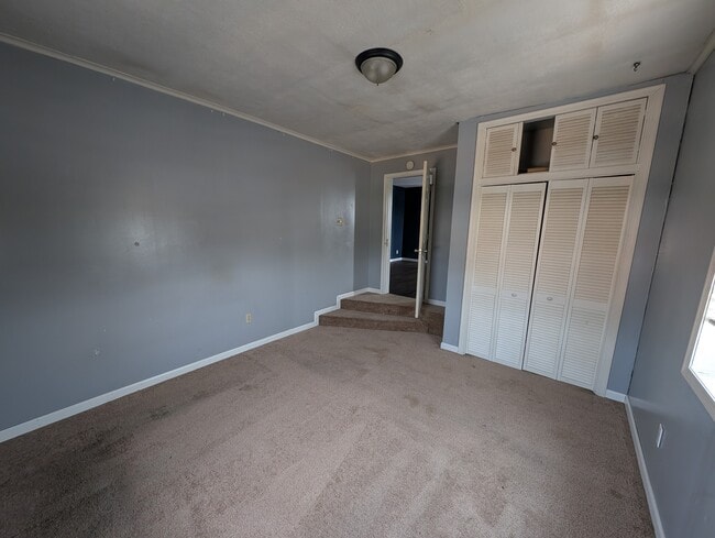 Building Photo - 105 1st St E