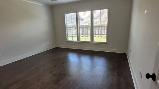 Building Photo - Beautiful 3 bedroom in Baton Rouge with bo...