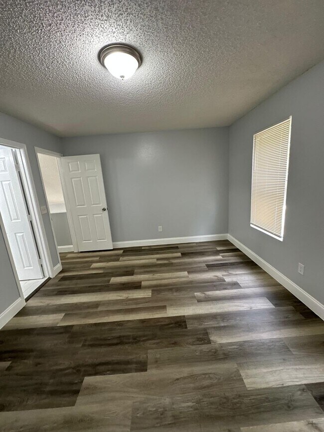 Building Photo - Fully renovated 3/2 Single-Family Home Available for Immediate rent!