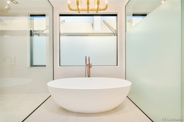 Building Photo - 332 Steele St