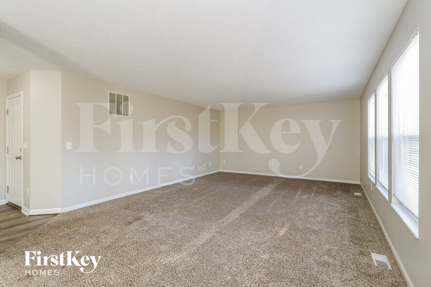 Building Photo - 53 Wooded Ridge Dr