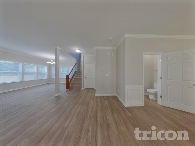 Building Photo - 121 English Oak Lane