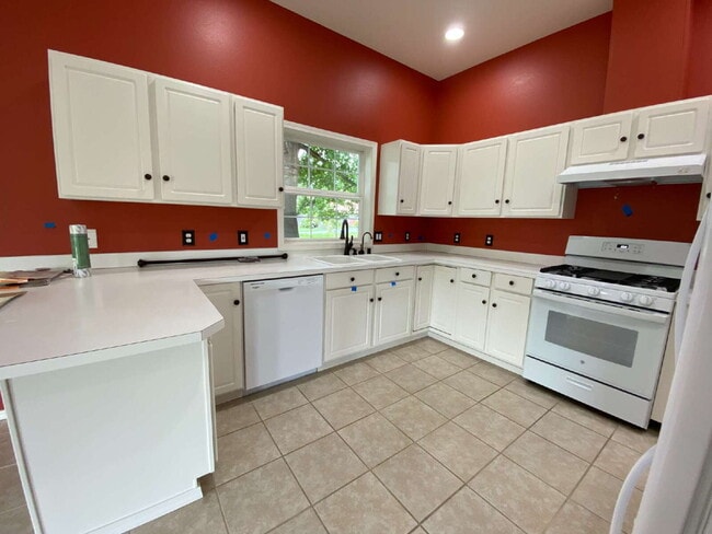 Building Photo - Spacious, Quiet 2-Bedroom Country Home in ...