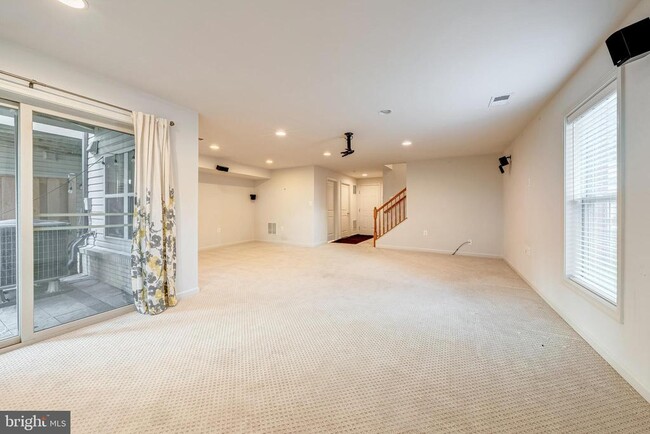Building Photo - 42541 Dreamweaver Dr