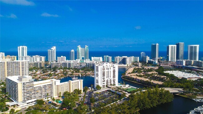 Building Photo - 1745 E Hallandale Beach Blvd