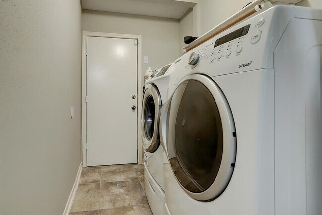 Building Photo - 3826 Carya Cir