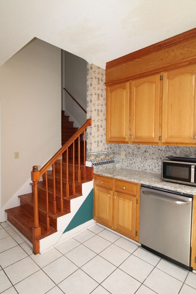 Building Photo - 30 Mere Ct
