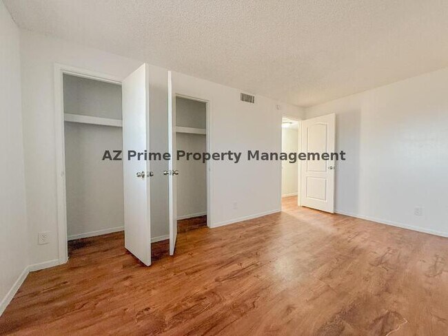 Building Photo - 2415 W Hazelwood St