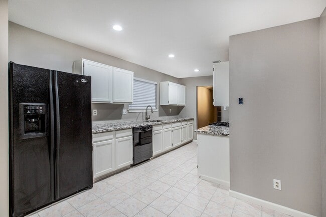 Building Photo - 17002 Sky Blue Pl