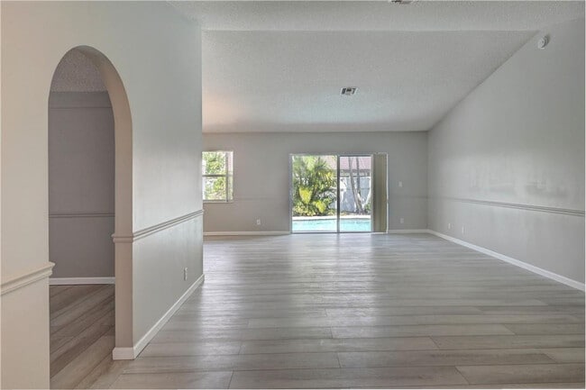 Building Photo - 7743 W Country Club Blvd