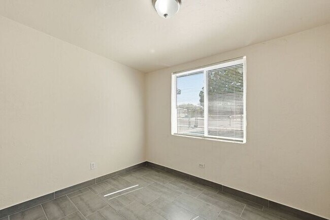 Building Photo - 4608 Fremont Ave