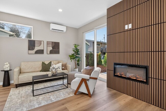 Building Photo - 10905 SE Home Ave