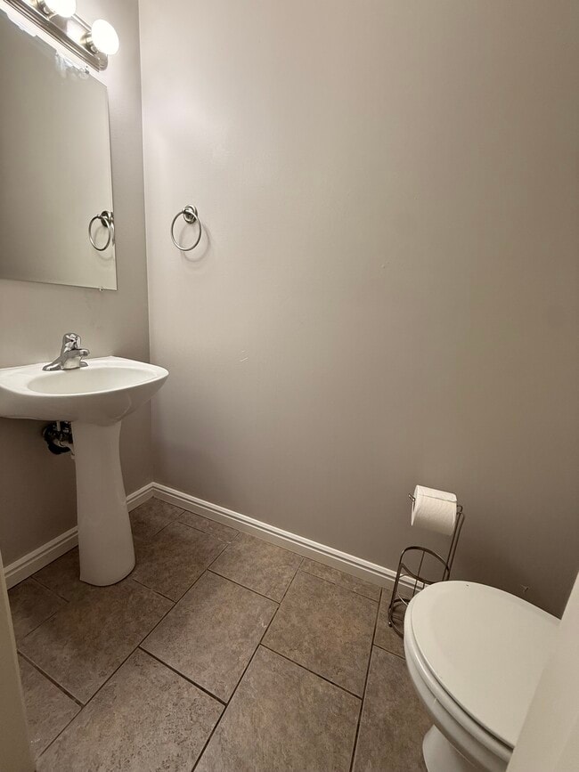 Building Photo - 616 Trejo St