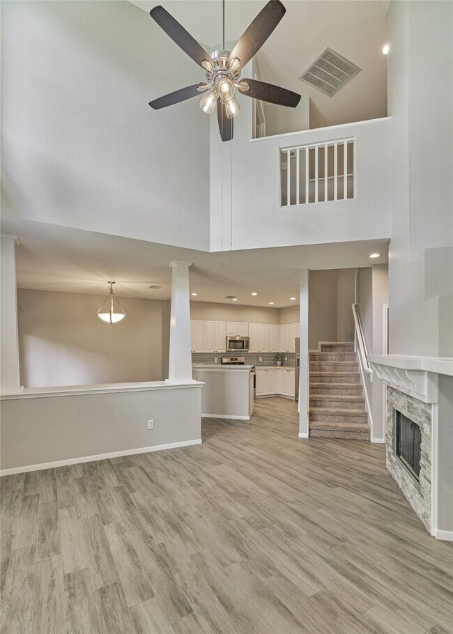 Building Photo - 25 Scarlet Woods Ct