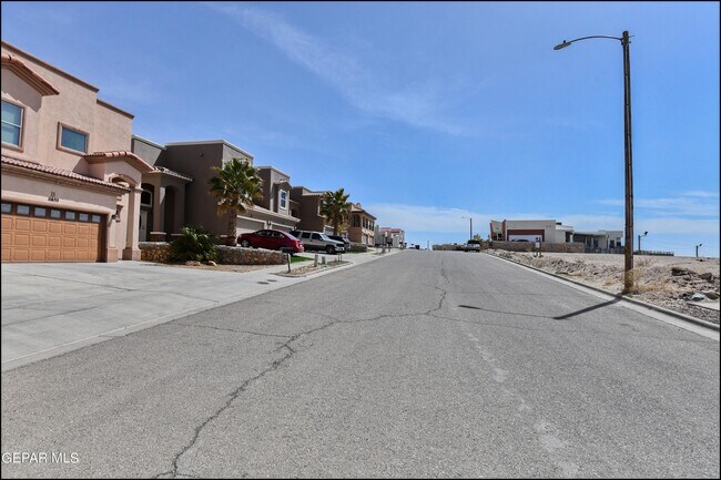 Building Photo - 11651 Dos Palmas Dr