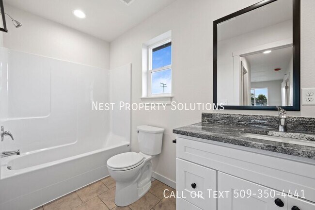 Building Photo - 215 W 1st St