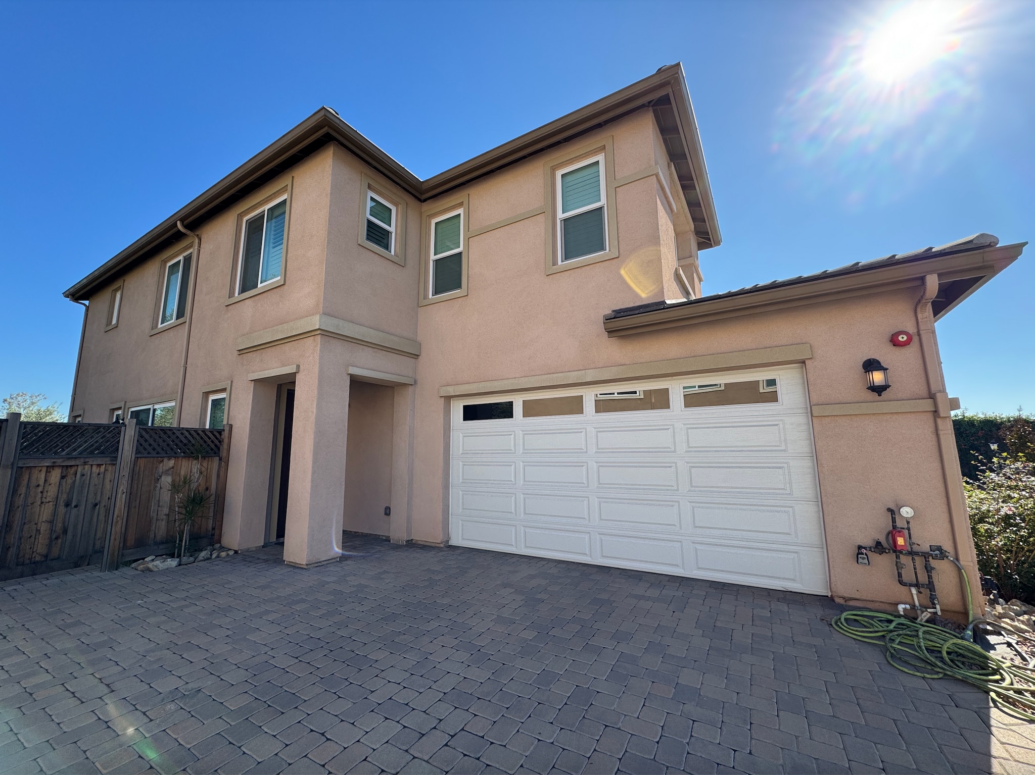 Front Door & Garage - 2020 Brentwood Pl
