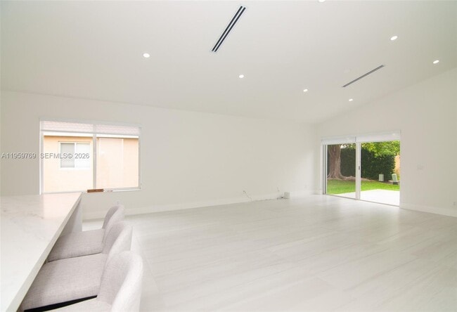 Building Photo - 4420 Dogwood Cir