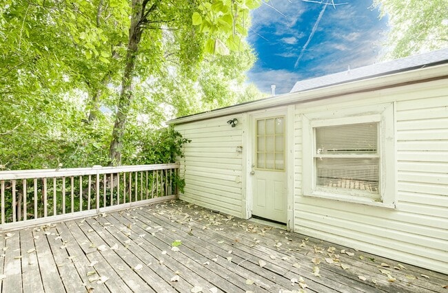 Building Photo - 917 Watt St