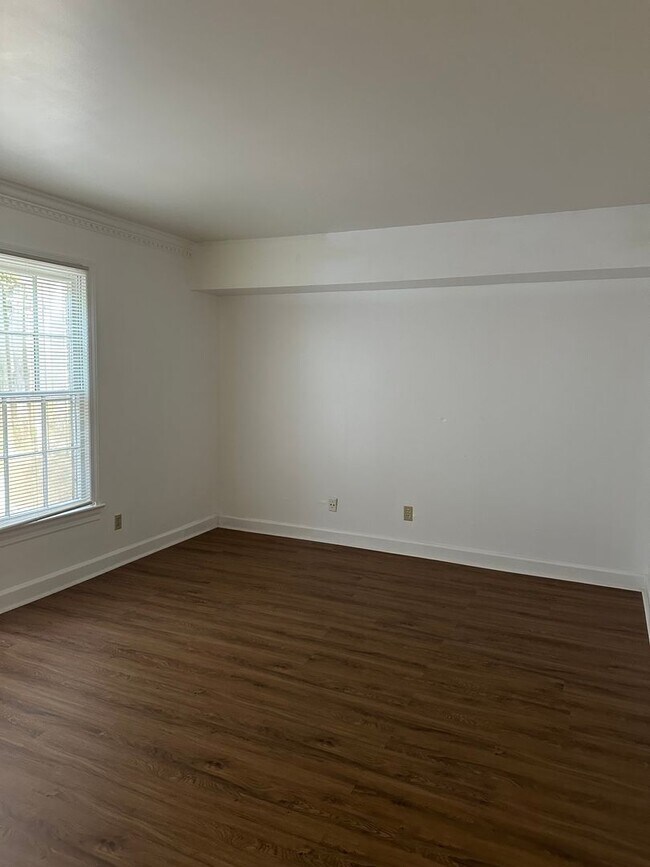 Building Photo - 2 Bedroom/ 2 1/2 Bath Condo In Georgetown