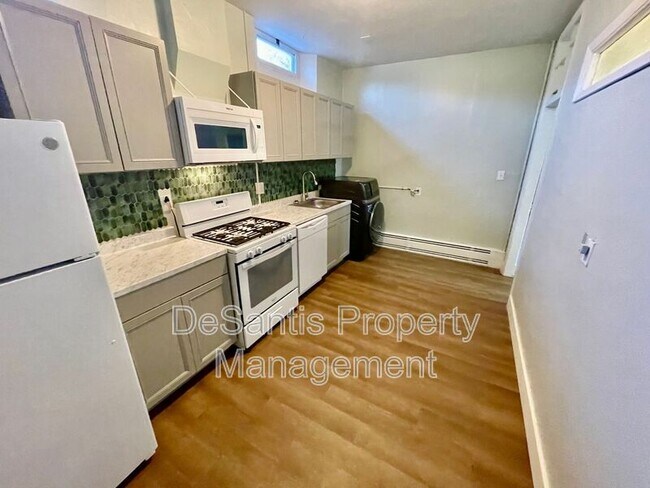 Building Photo - 425 Walnut St