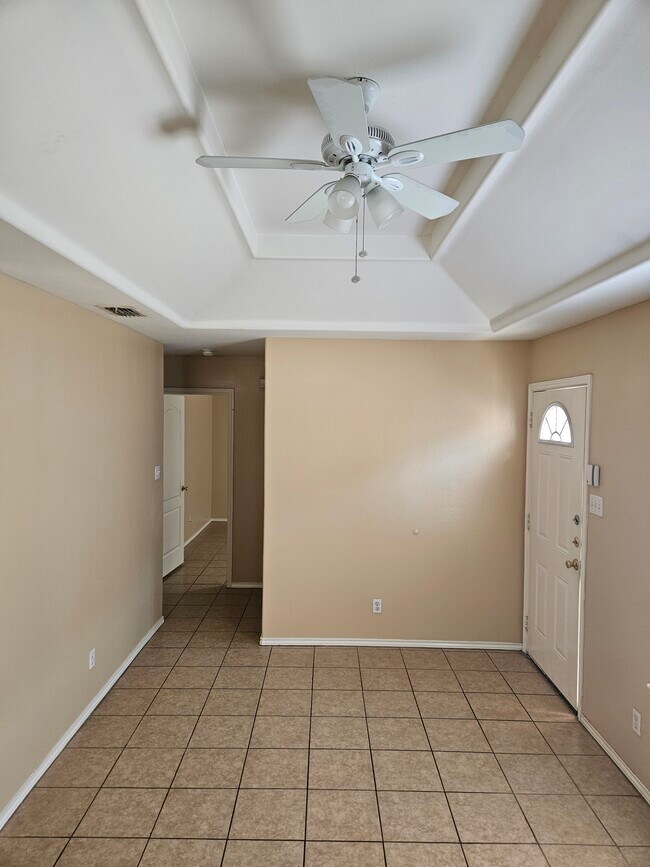Building Photo - 904 S Palm Dr