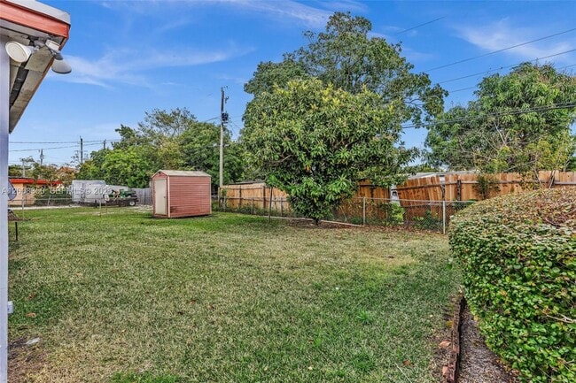 Building Photo - 1824 NW 25th Ave