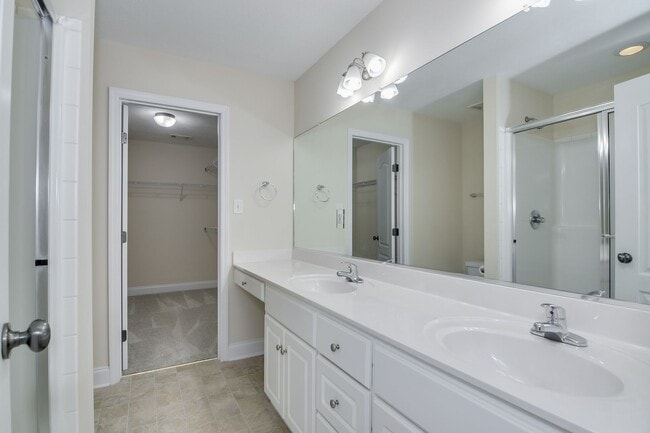 Building Photo - 2 Bed 2 Bath Townhouse Minutes from Ft Gordon
