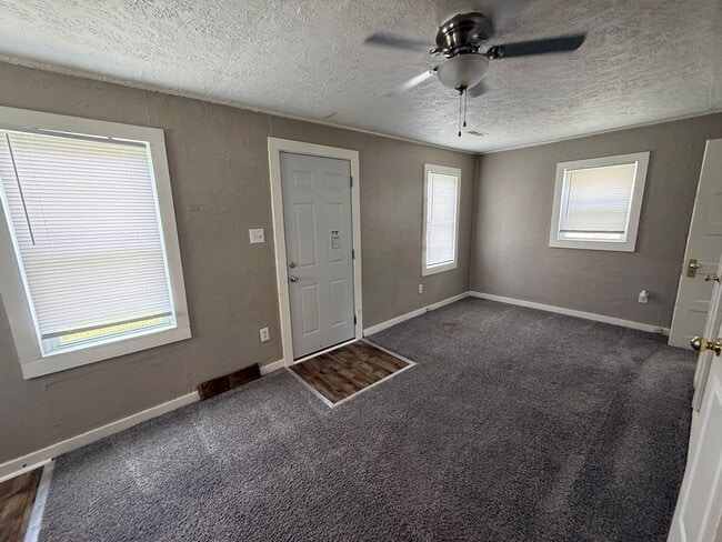 Building Photo - Cozy 1 Bed 1 Bath - Available Now!