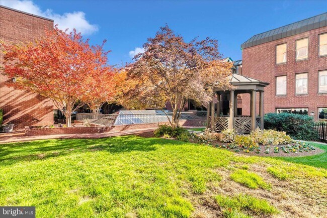 Building Photo - 1080 Wisconsin Ave NW