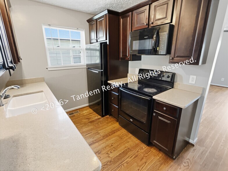 Building Photo - 1525 Luton St