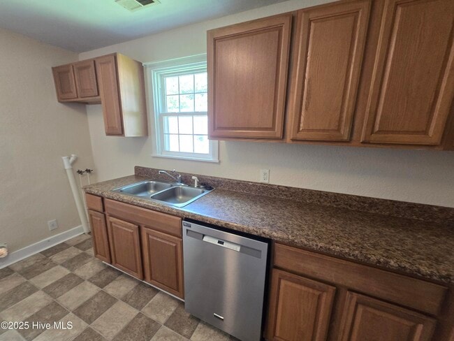 Building Photo - 1105 E Williams Cir