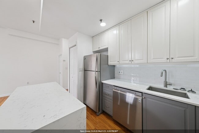 Primary Photo - 319 Barrow St