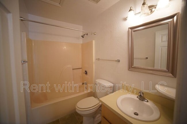 Building Photo - 6315 N Placid Pl